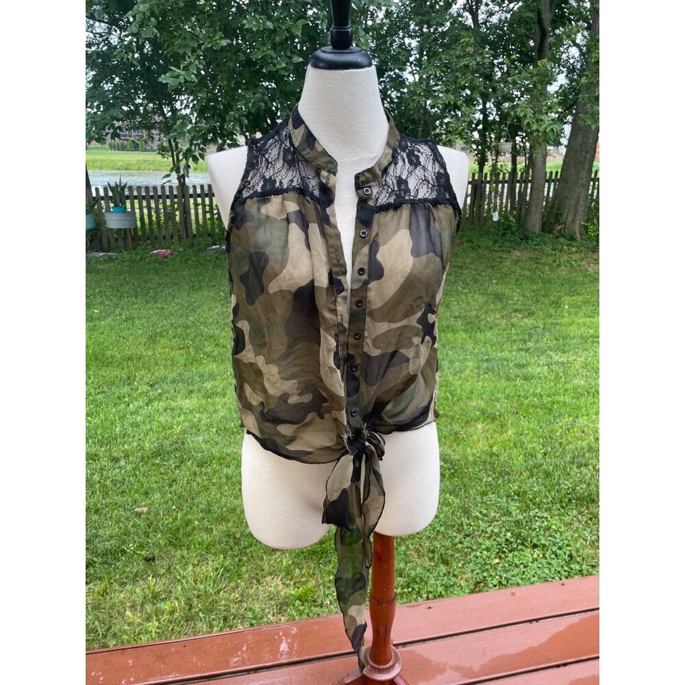 Camouflage Sleeveless Button Front Tie Top W/ Lace Accent Size 16 By Brooke